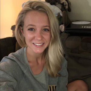 Meet your Posher, Hillarie